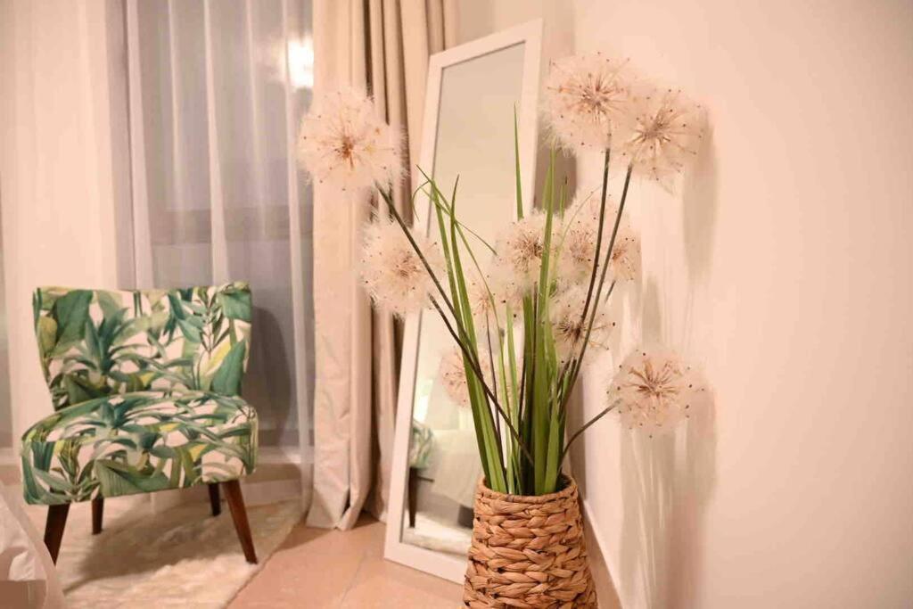 Brand New Furniture . Close To Dubai Mall. Extérieur photo